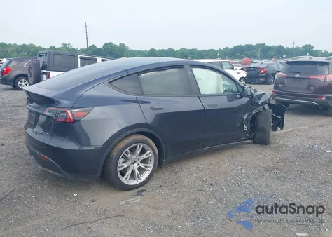 2024 Tesla Model Y from USA, damaged, VIN 7SAYGDEE3RA262510
